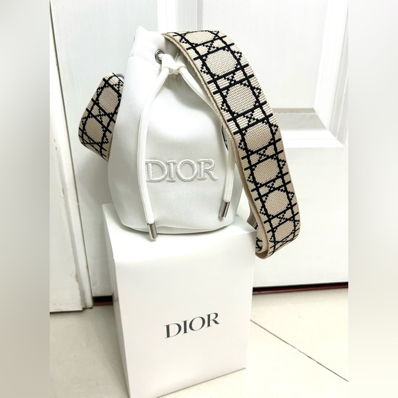 Dior drawstring pouch - Picture 1 of 8